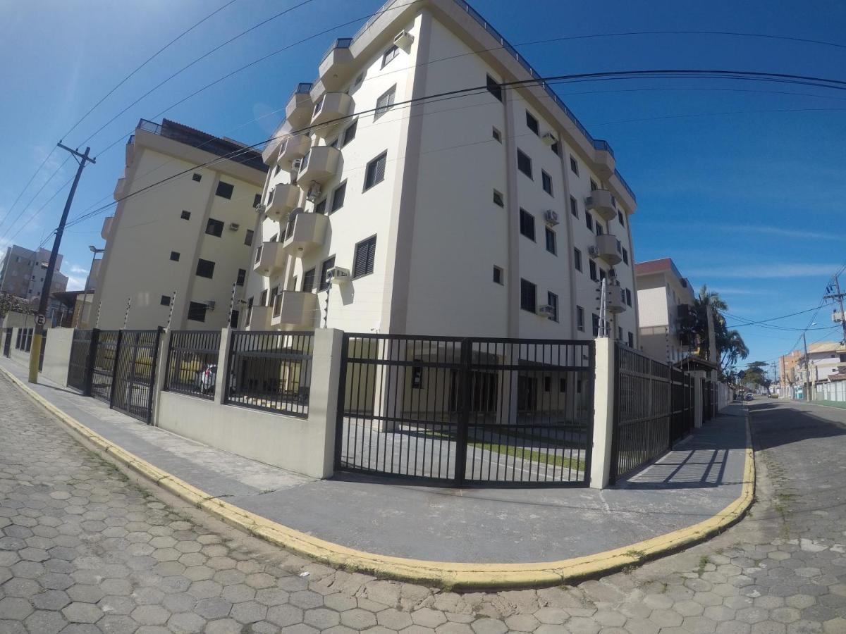 Apartamento Na Praia Grande Proximo A Feirinha E Mercado Ubatuba Bagian luar foto